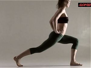 Razdery Noga in taut yoga trousers