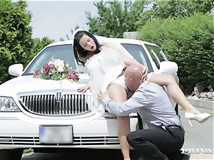 messy bride takes her chauffeur's spear before her wedding